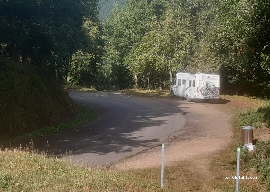 (63390) Châteauneuf-les-Bains - Unnamed Road — foto 3
