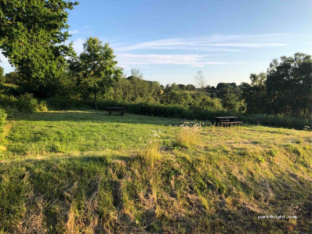 (NP16 6PN)  - Unnamed Road — foto