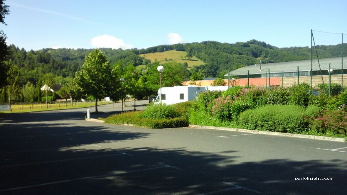(12130) Saint-Geniez-d'Olt - La Salle — foto