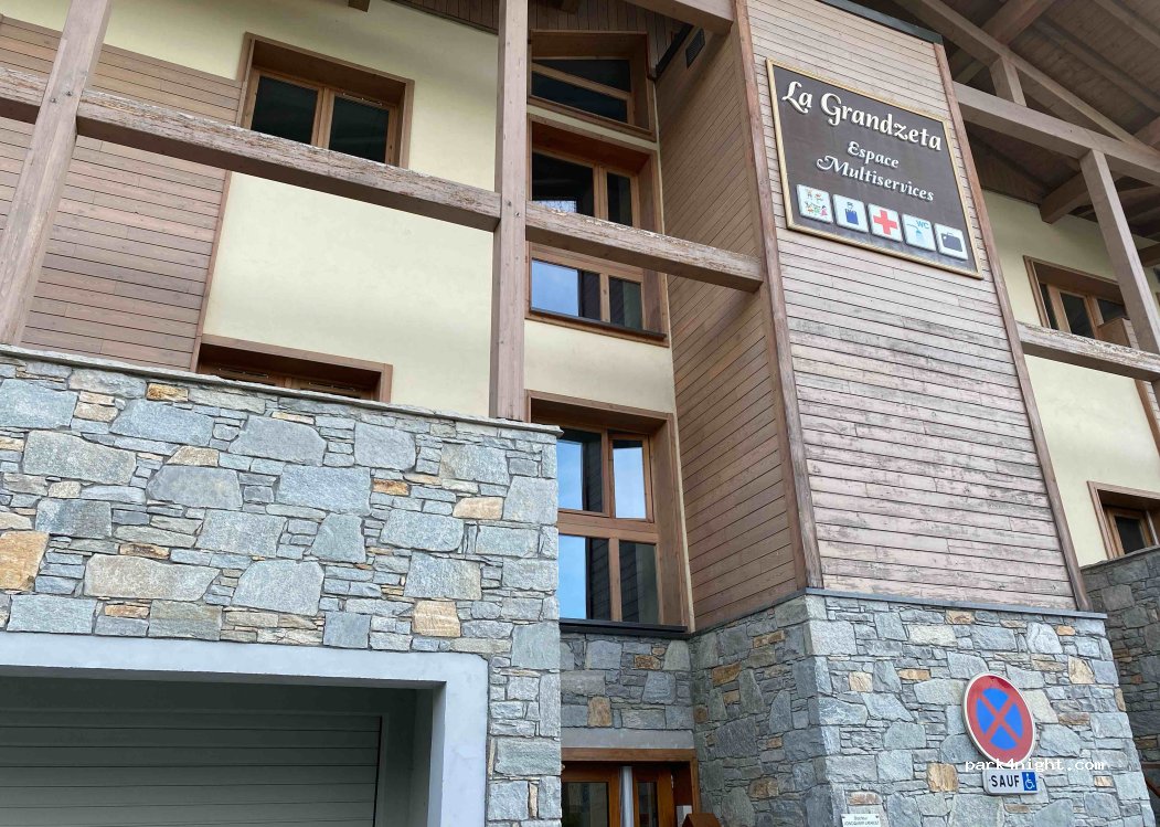 (73600) La Perrière - Rue du Formier — foto