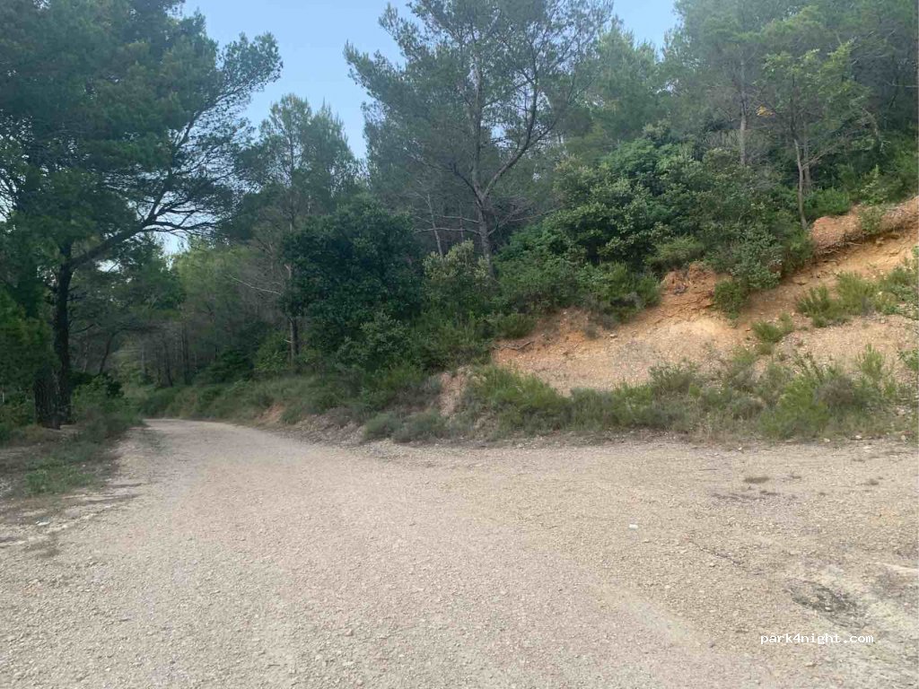 (84190) Lafare - Unnamed Road — foto 3
