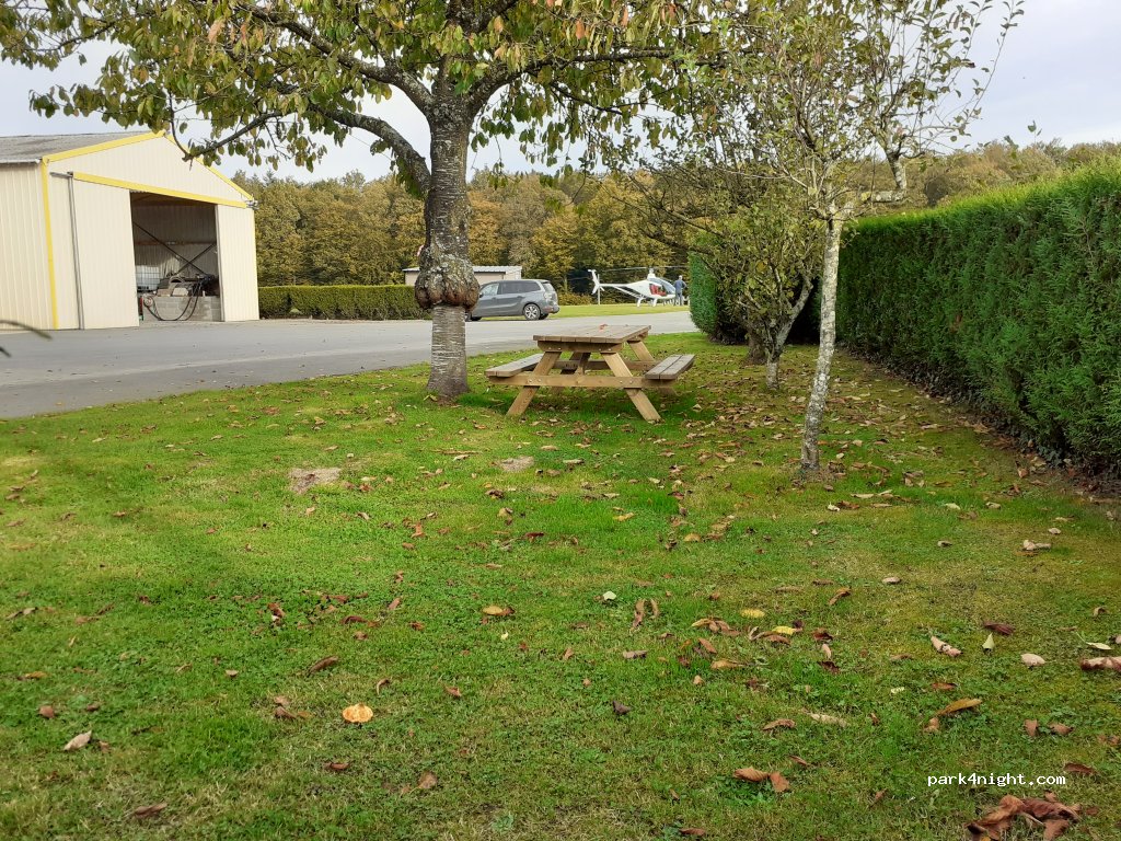 Parking camping-car à la ferme — foto