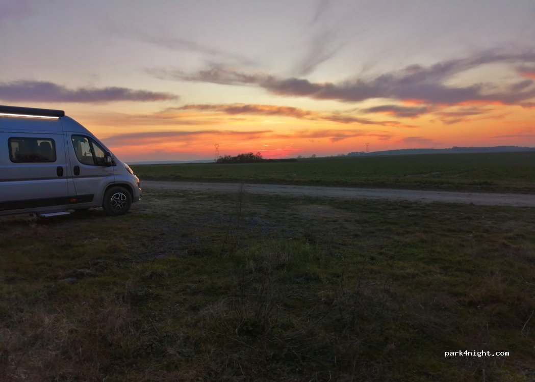 (51140) Courcelles-Sapicourt - Chemin De treslon — foto 3