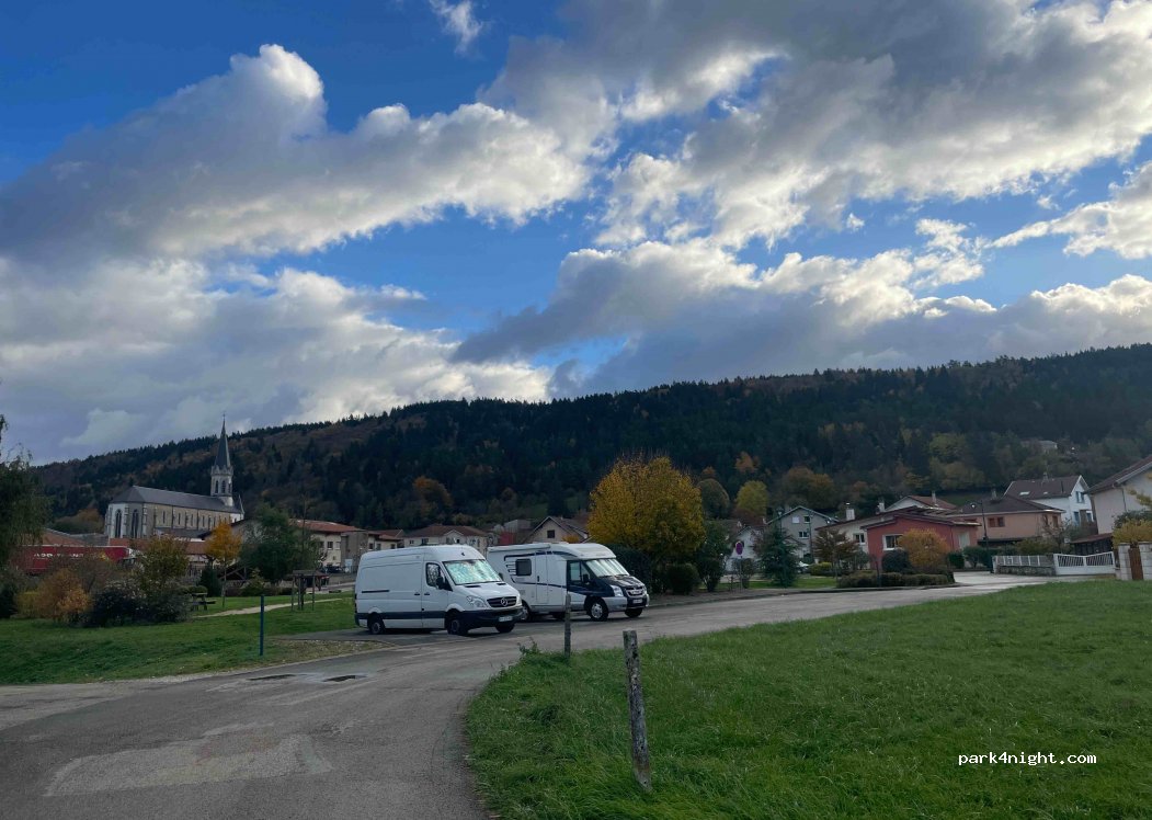 (01430) Saint-Martin-du-Frêne - 8 Rue du Stade — foto 2