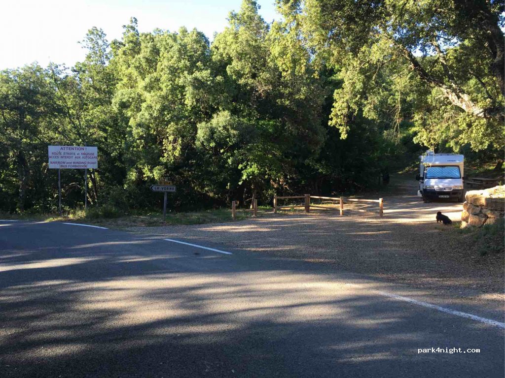 (83610) Collobrières - Route de Lambert — foto 3