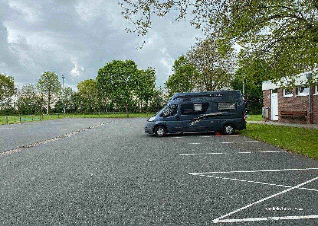Wohnmobilstellplatz am Sportplatz in Stadland — foto
