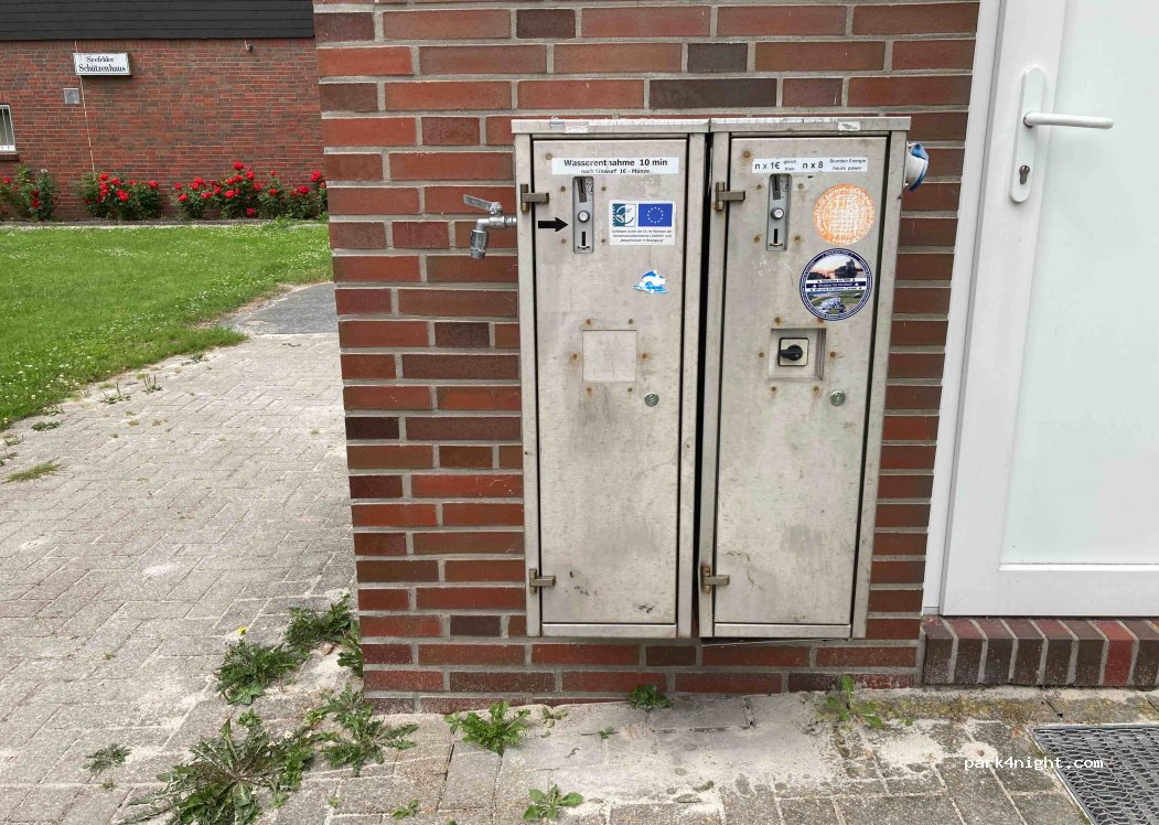 Wohnmobilstellplatz am Sportplatz in Stadland — foto 2