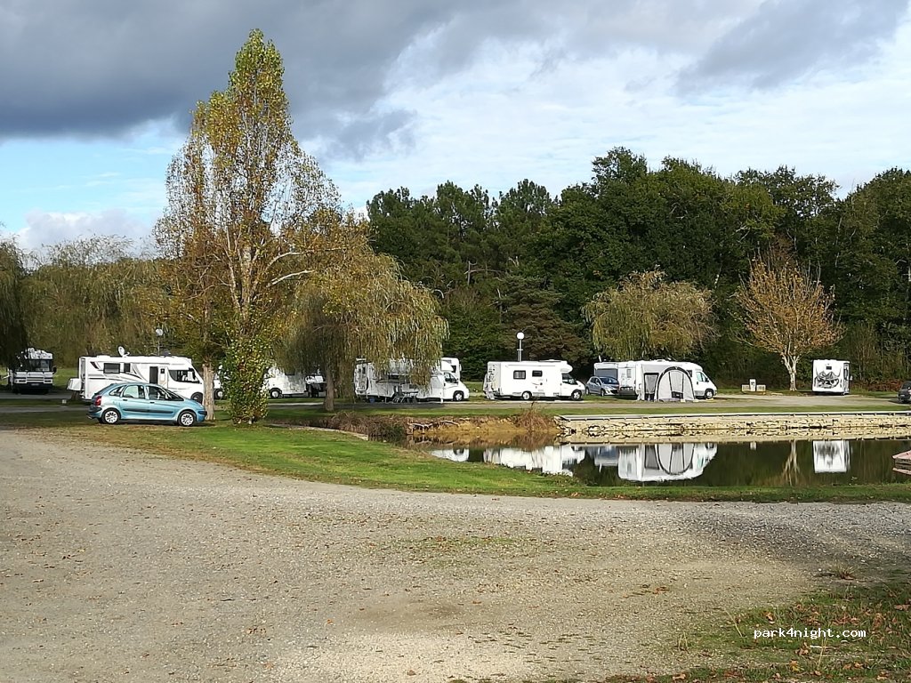 Aire de camping-car du Lac de l'Uby — foto