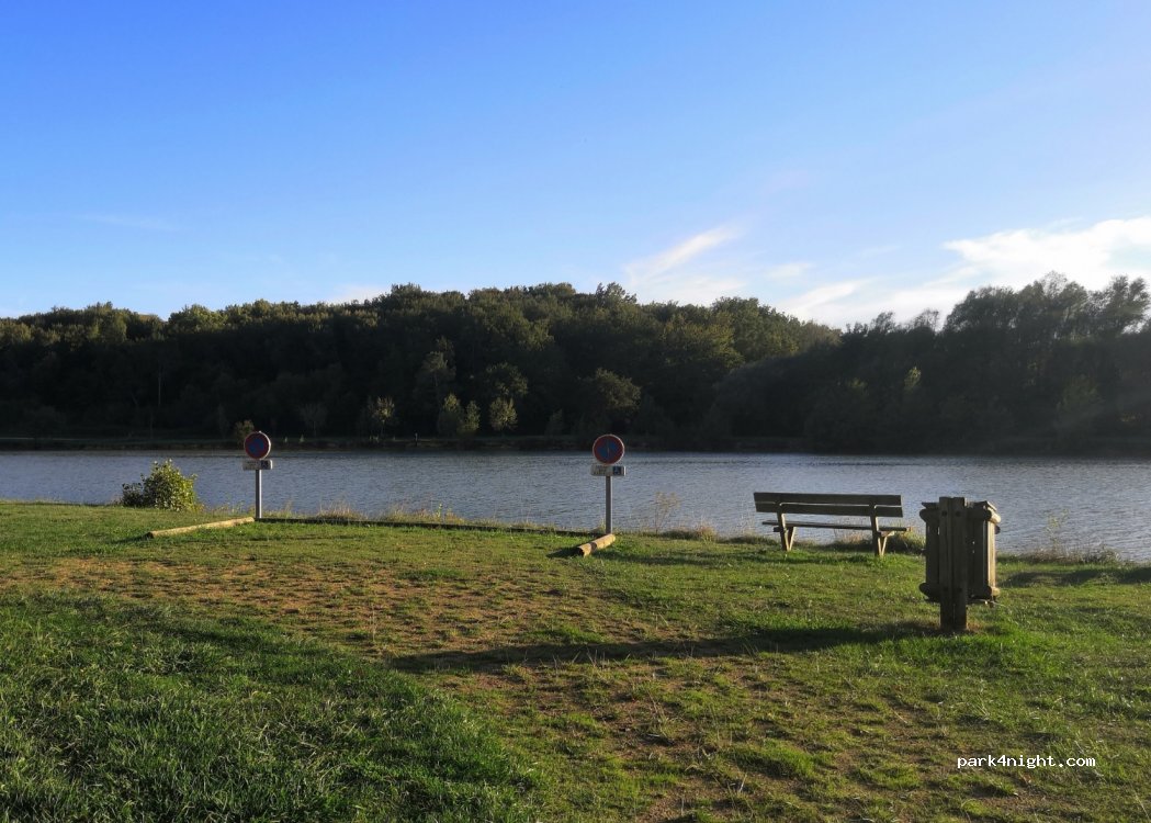 Aire de camping-car du Lac de l'Uby — foto 3