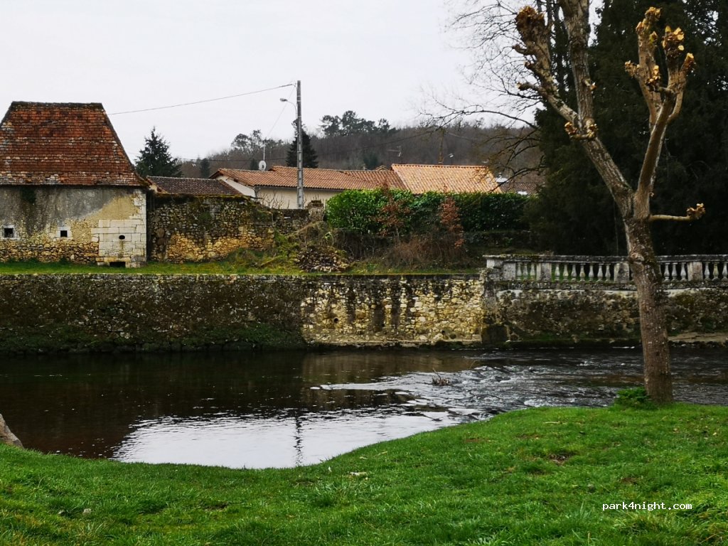 (24530) Condat-sur-Trincou - 50-52 Valade — foto