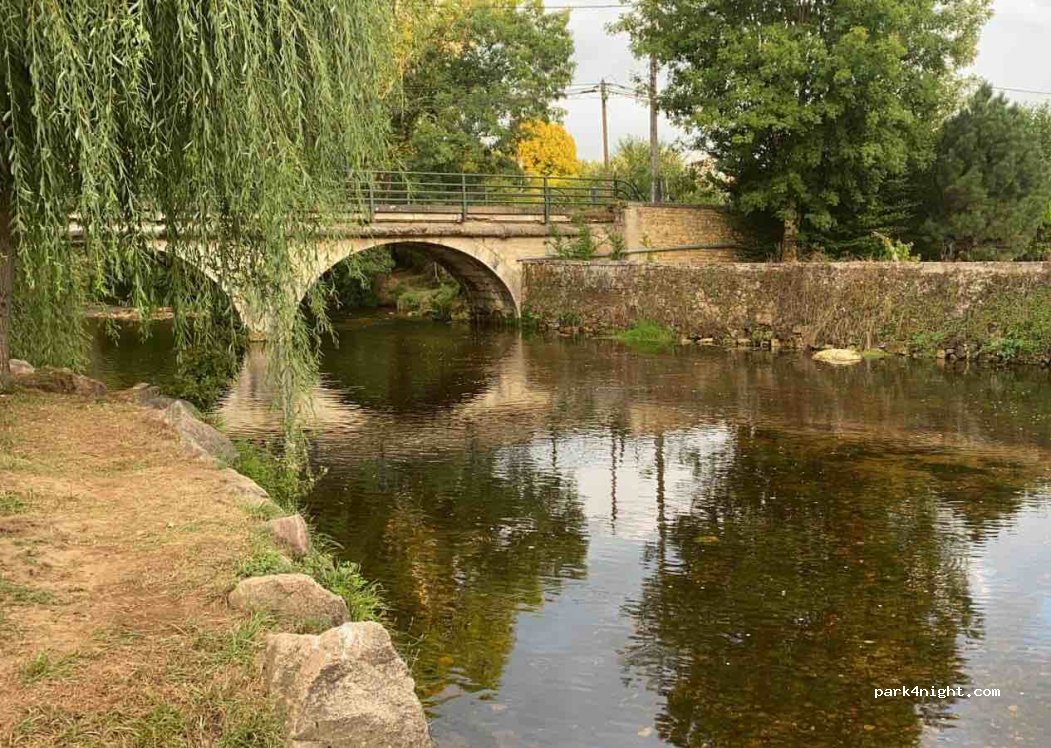 (24530) Condat-sur-Trincou - 50-52 Valade — foto 2