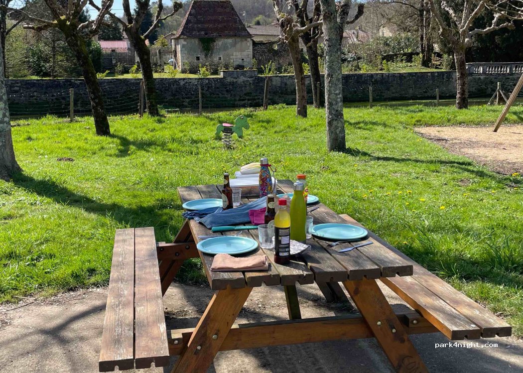 (24530) Condat-sur-Trincou - 50-52 Valade — foto 4