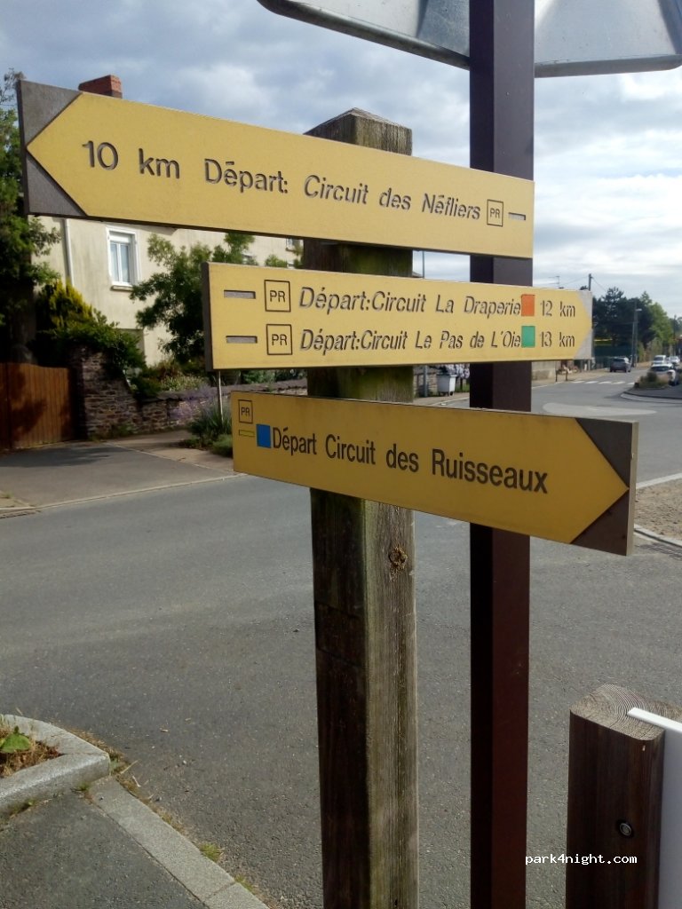 (35850) Romillé - Place des Frères Aubert — foto 2