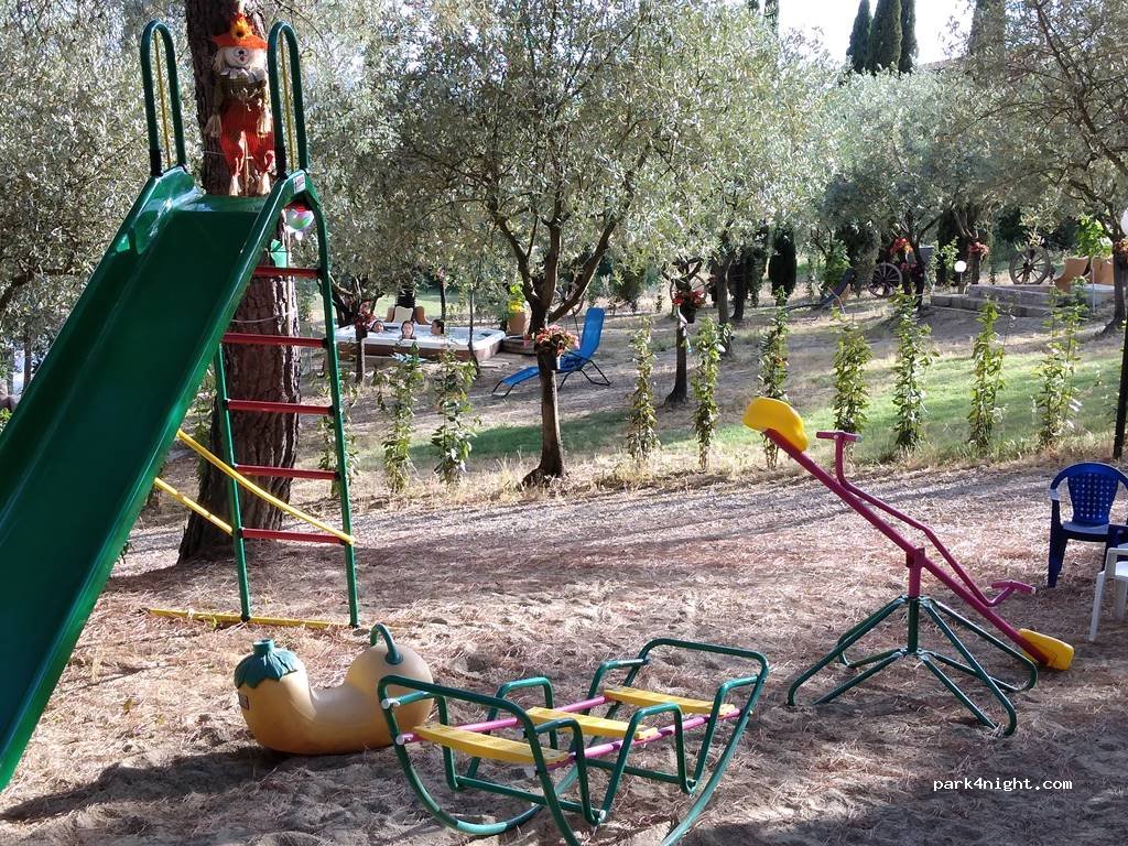 Wine Camping area di sosta camper Poggio ai Pini — foto