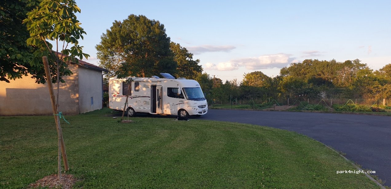 (86500) Plaisance - 6 Route de Lathus — foto
