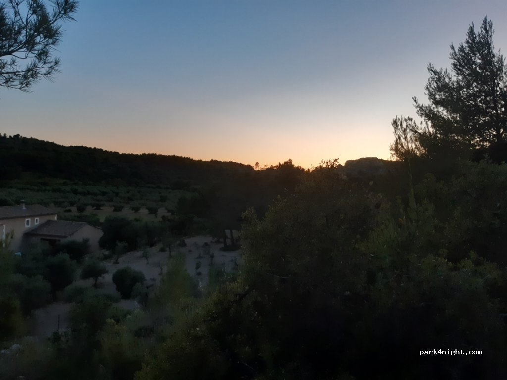 (13520) Les Baux-de-Provence - D27 — foto