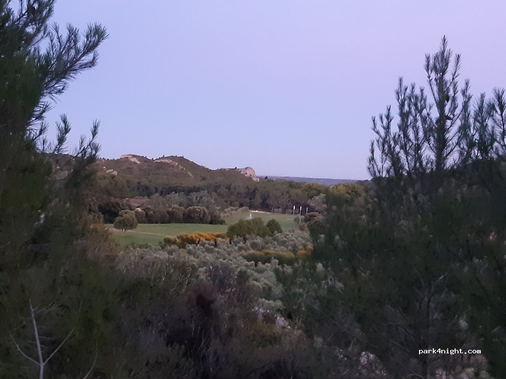 (13520) Les Baux-de-Provence - D27 — foto 2