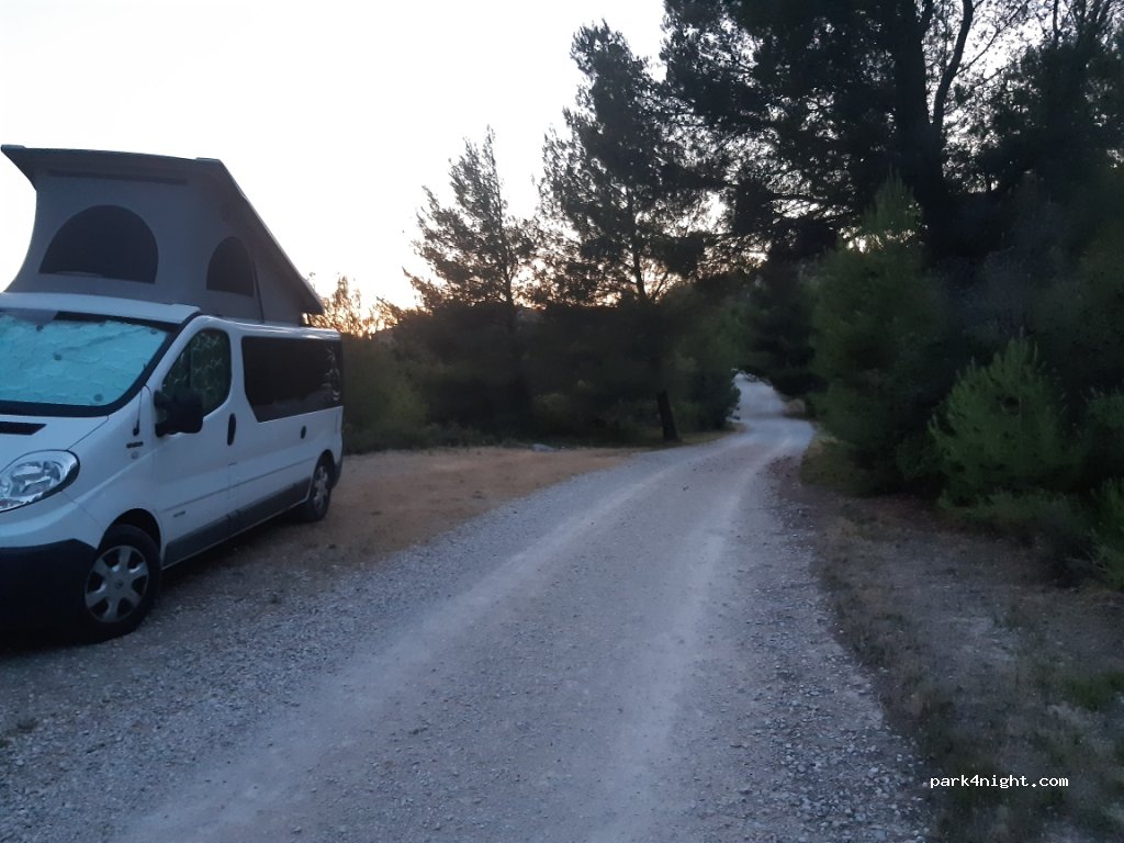 (13520) Les Baux-de-Provence - D27 — foto 3