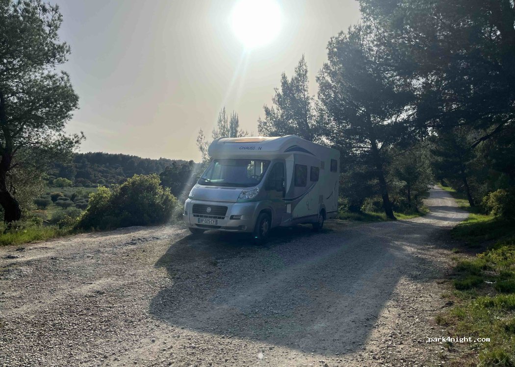 (13520) Les Baux-de-Provence - D27 — foto 5