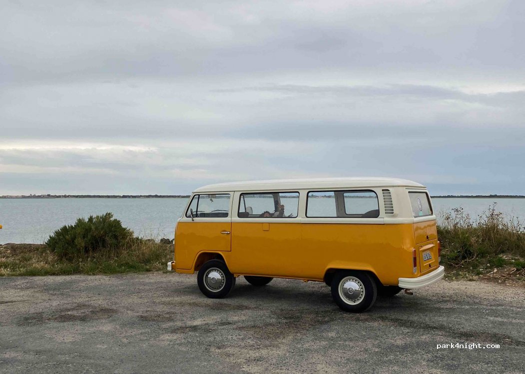 Parking plage de la petite tonille — foto