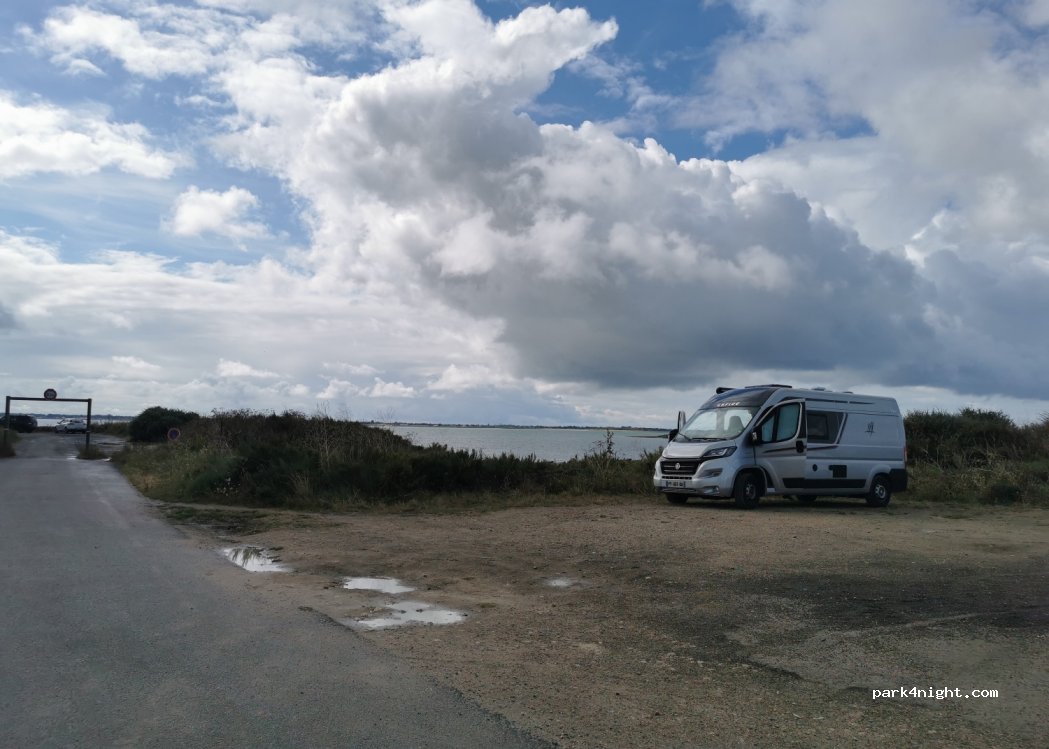 Parking plage de la petite tonille — foto 2