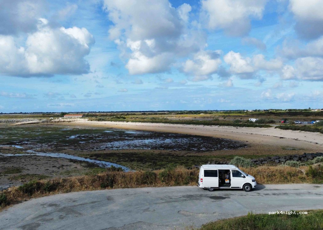 Parking plage de la petite tonille — foto 4