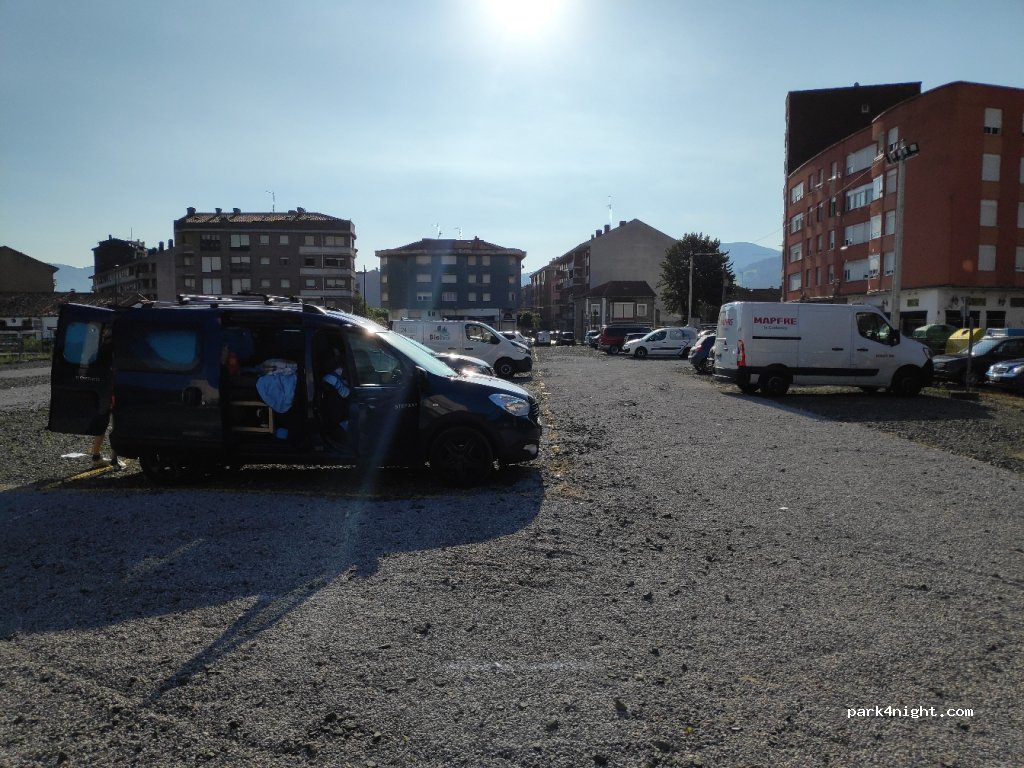 (39400) Los Corrales de Buelna - 7 Calle Trabajadores de Authi — foto 2