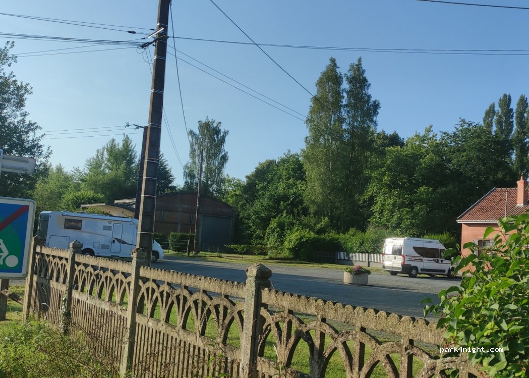 (02500) Neuve-Maison - Avenue de la Gare — foto