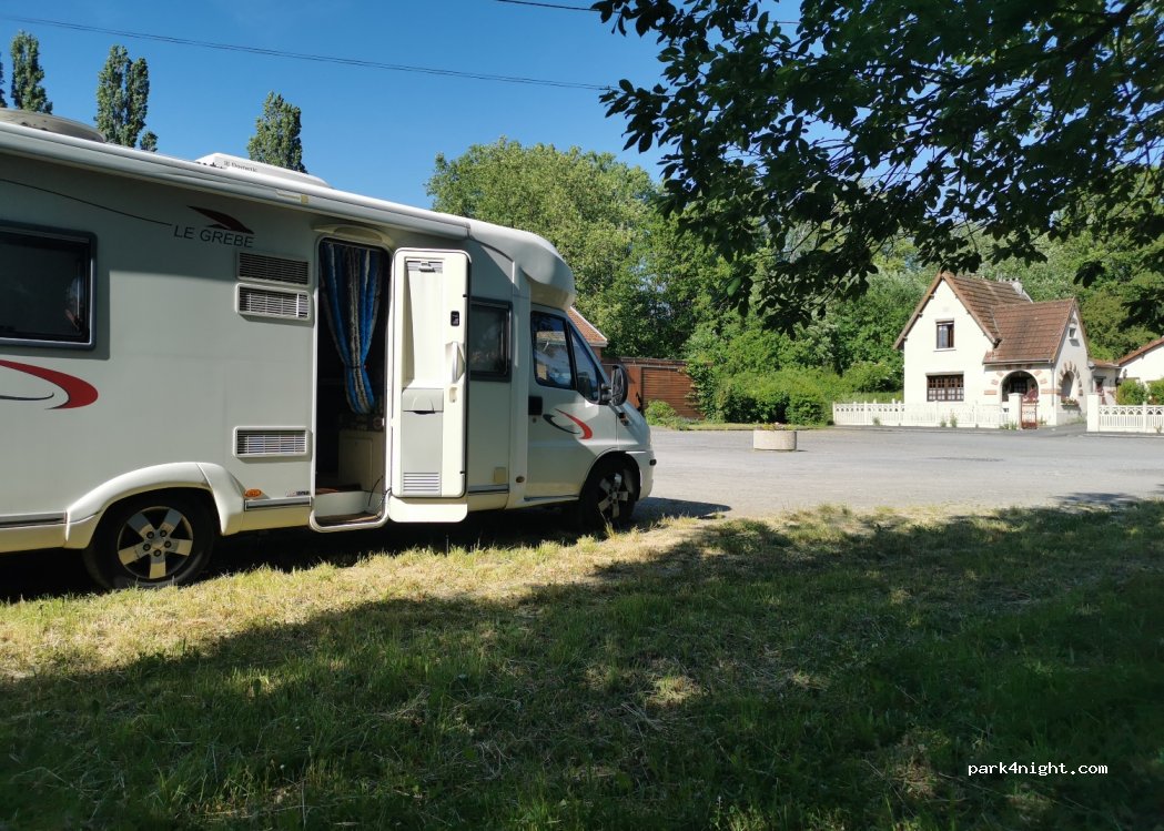 (02500) Neuve-Maison - Avenue de la Gare — foto 2