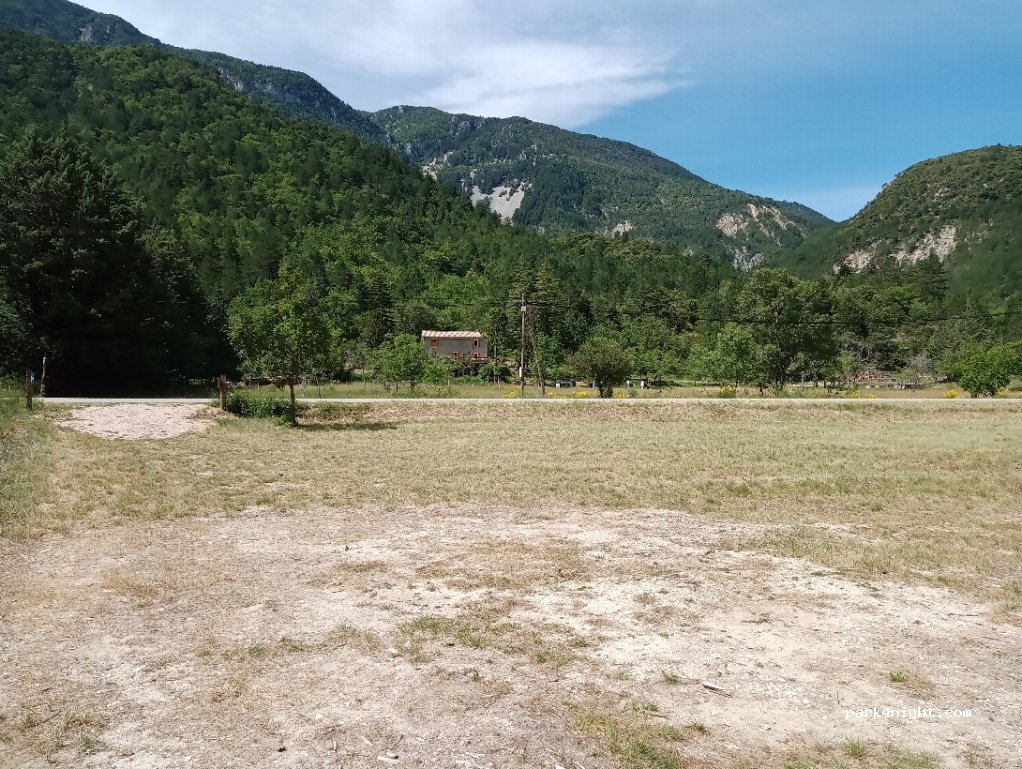(84390) Saint-Léger-du-Ventoux - D40 — foto 2