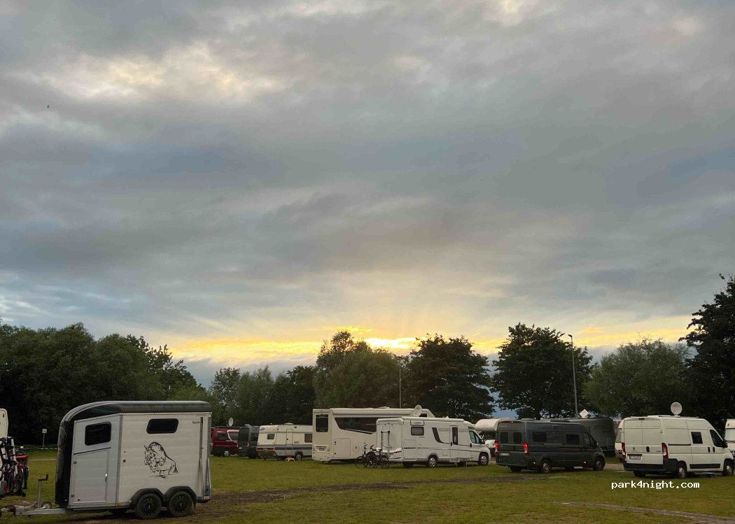Wohnmobilstellplatz Wedel — foto 4