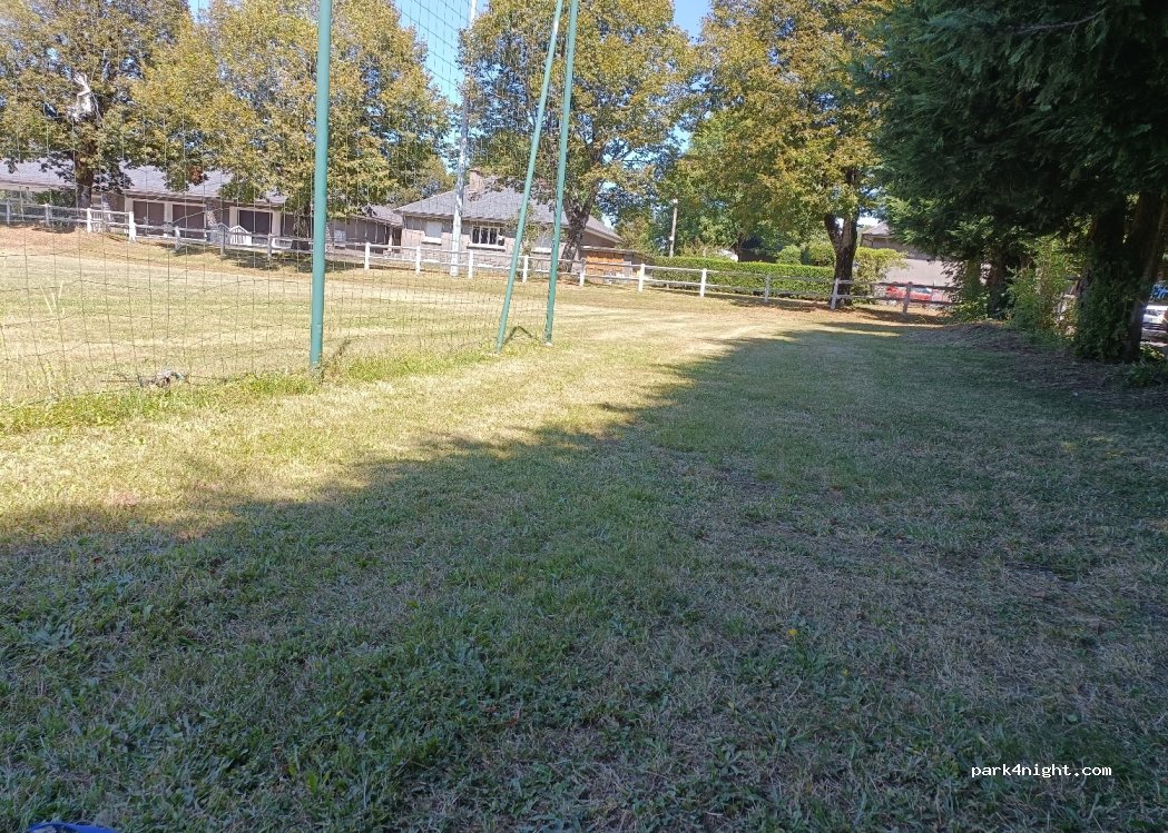 (15380) Anglards-de-Salers - 6045 Place du Monument aux Morts — foto
