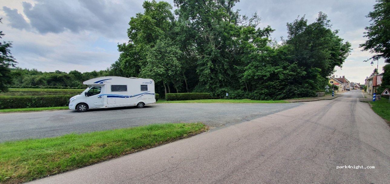 (61290) Longny les Villages - 2 Le Bourg — foto