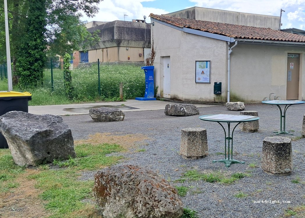 (16210) Chalais, Charente - Prés de Lamballerie — foto 4