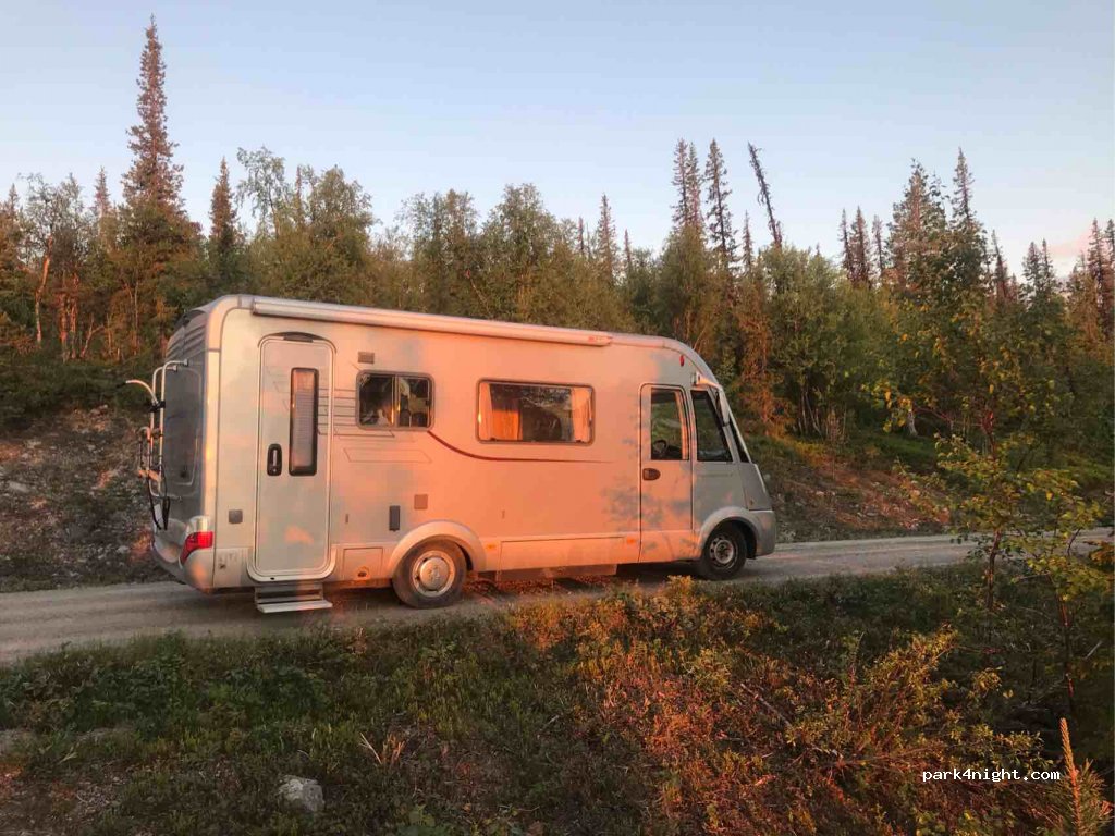 (962 99) Jokkmokk - Unnamed Road — foto