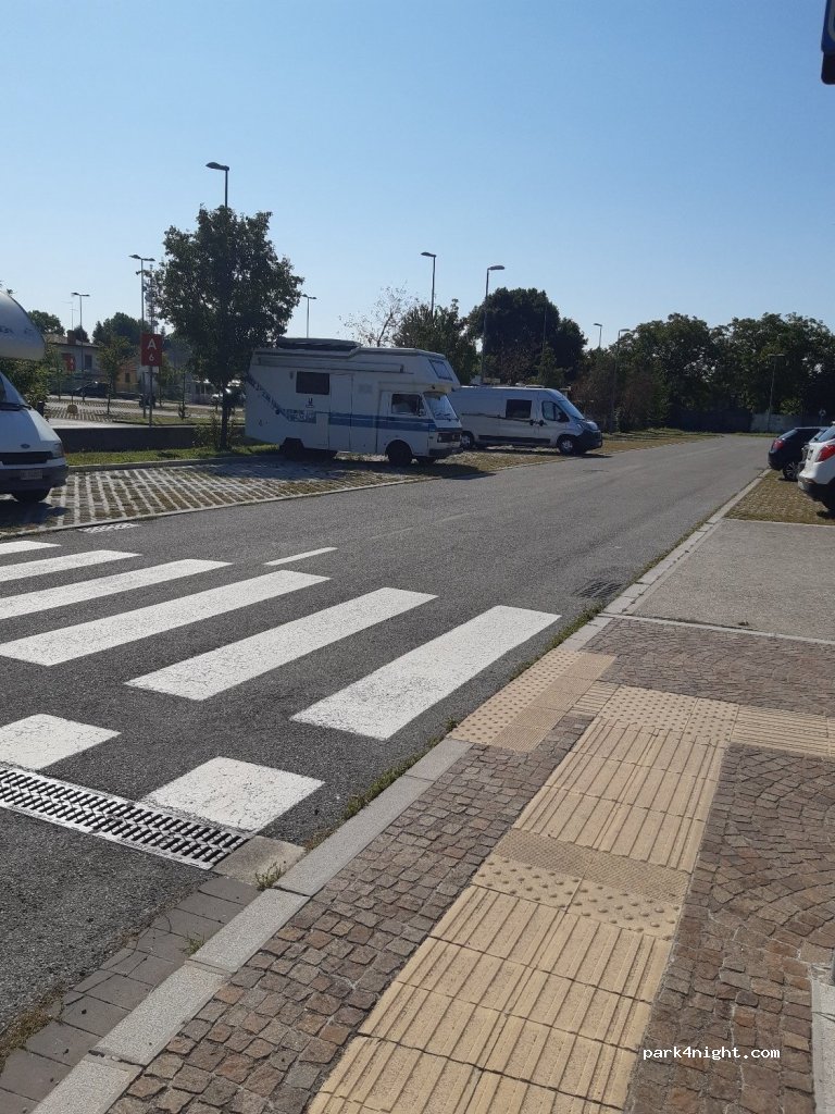 (33100) Udine - 84 Via Melegnano — foto 3