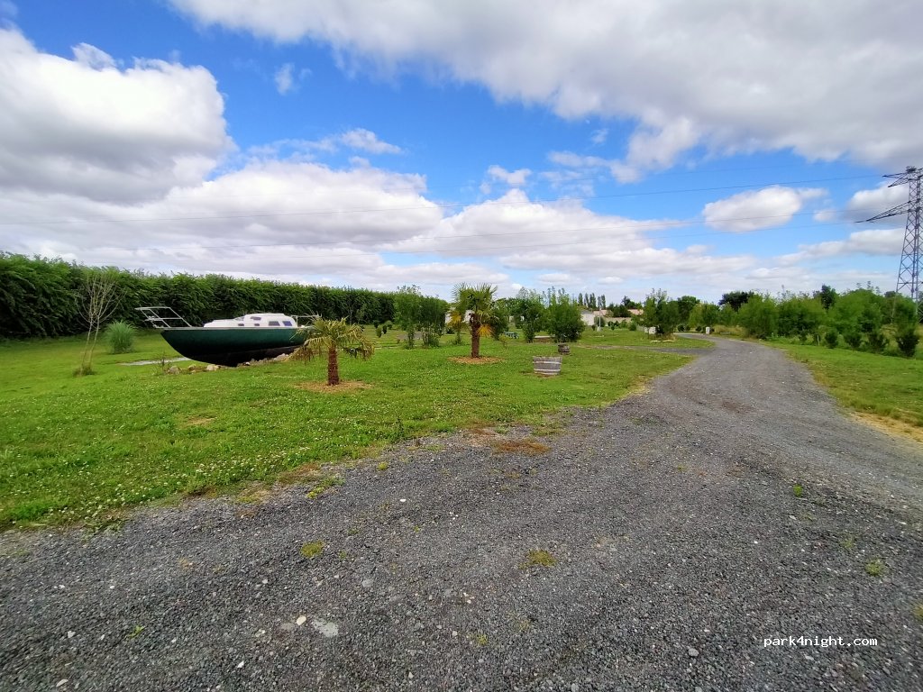 (17430) Cabariot - 28 La Vinsonnerie — foto