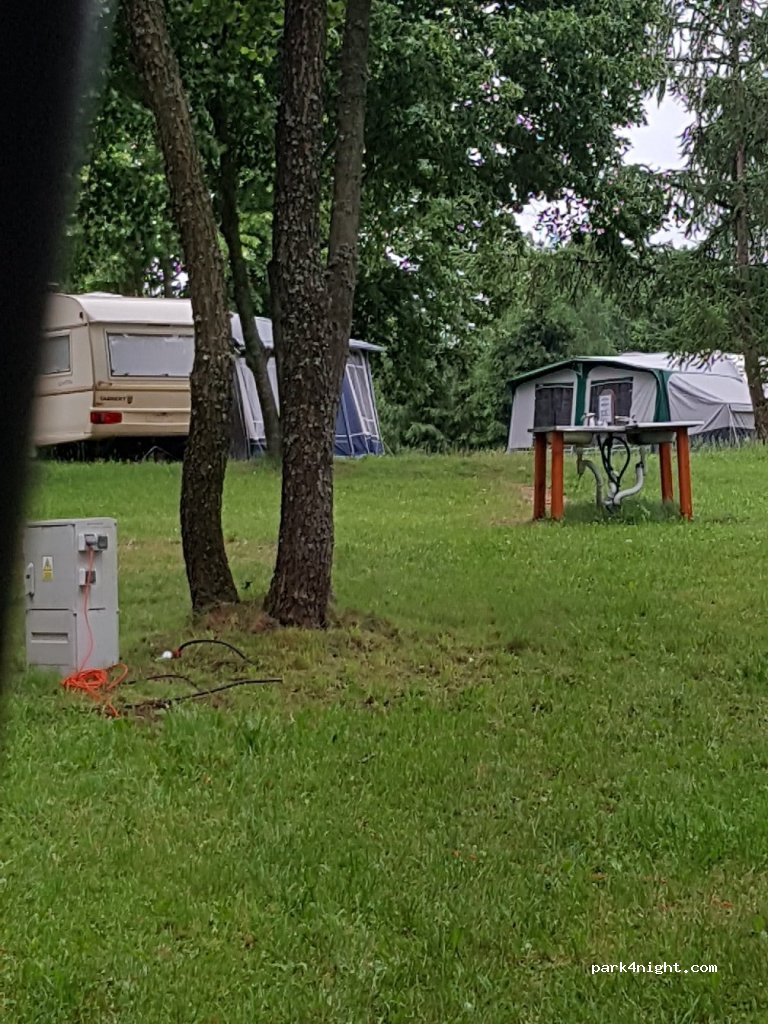 Camping Pod Błękitnym Gromem — foto