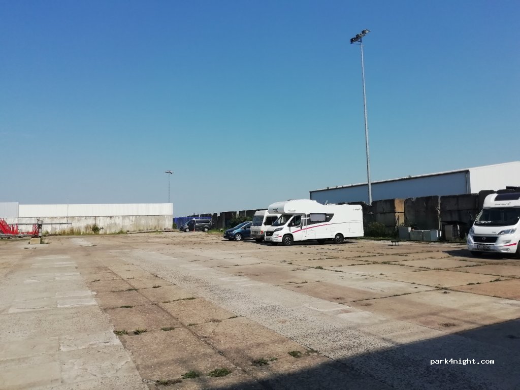 Parkplatz Borbe Yachttank — foto
