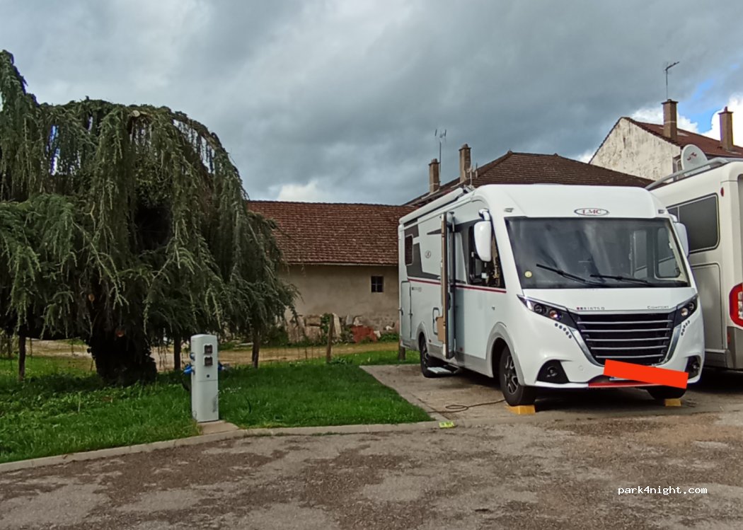 Aire de St Trivier de Courtes — foto 4