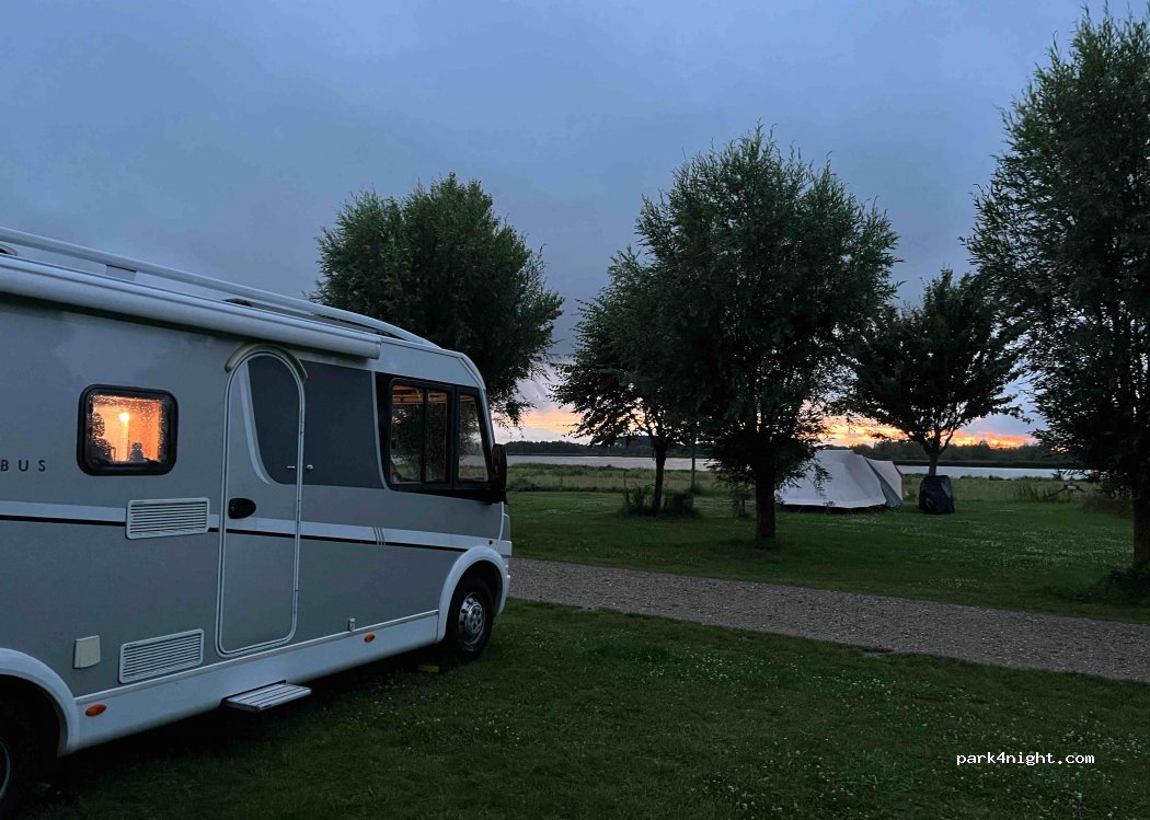 Natuurkampeerterrein De Knotwilg — foto 2
