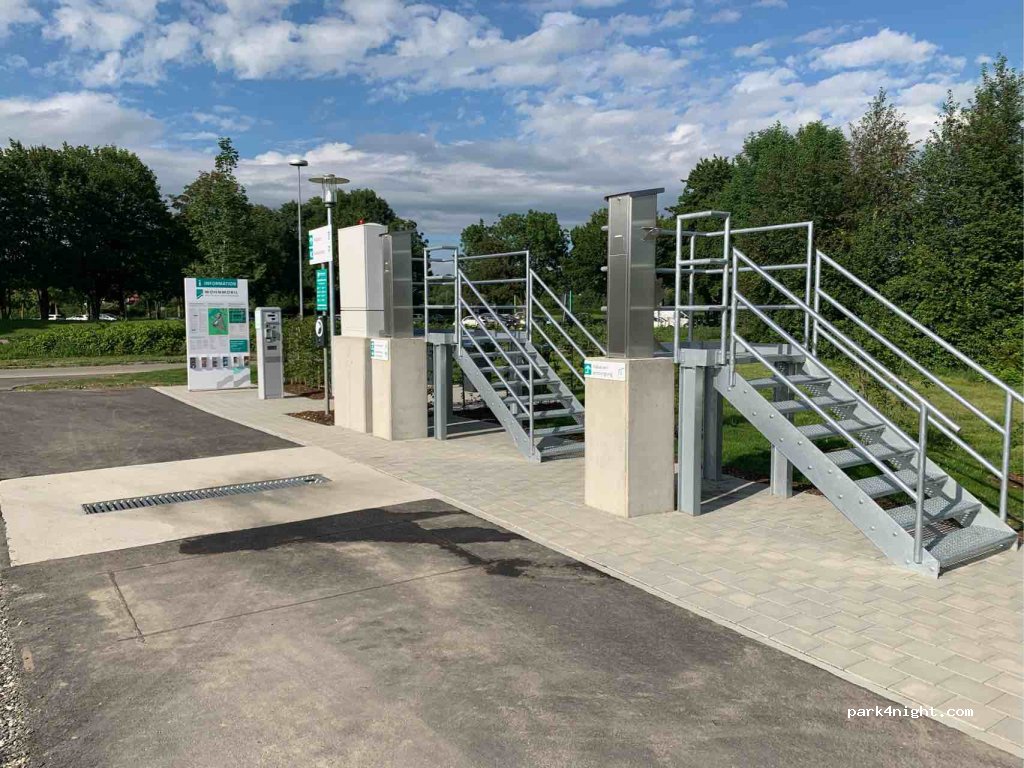 Wohnmobilstellplatz am Donaubad — foto