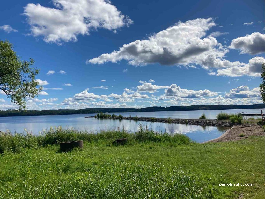 (686 95) Västra Ämtervik - 27 Brunnsvägen — foto