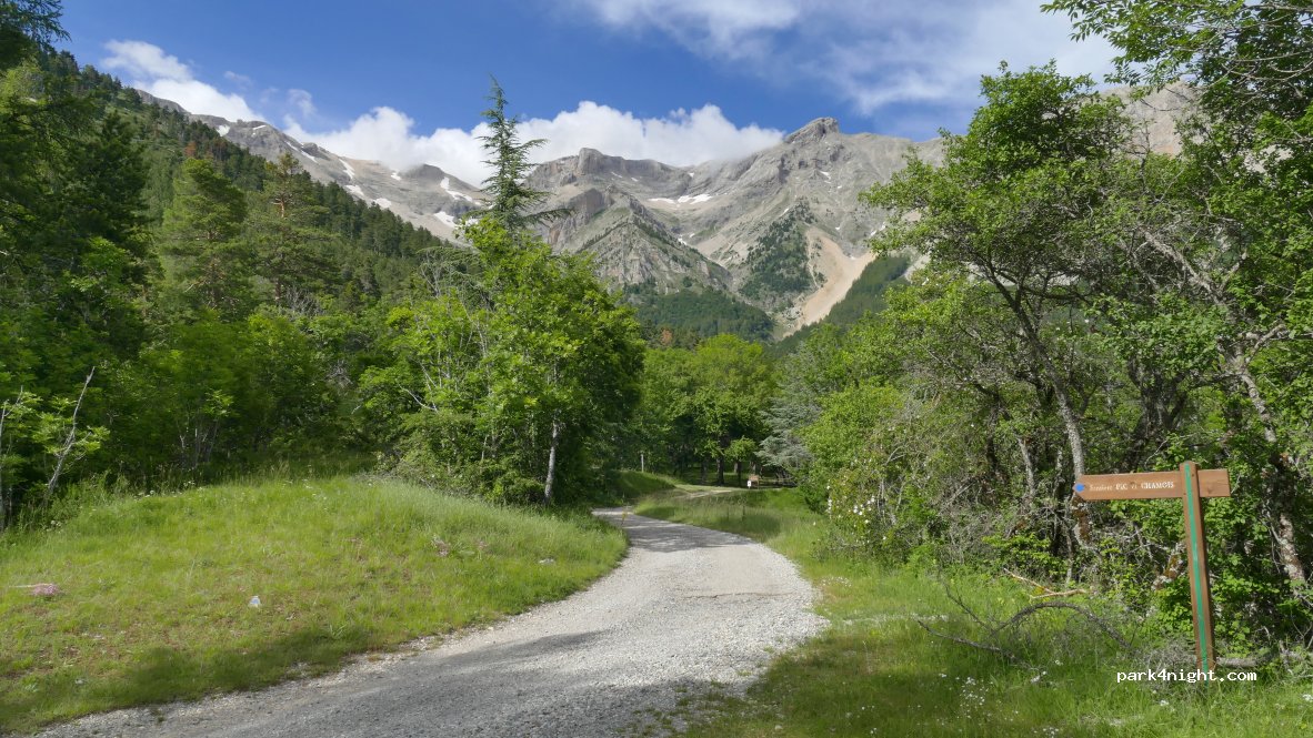(05400) Montmaur - Unnamed Road — foto