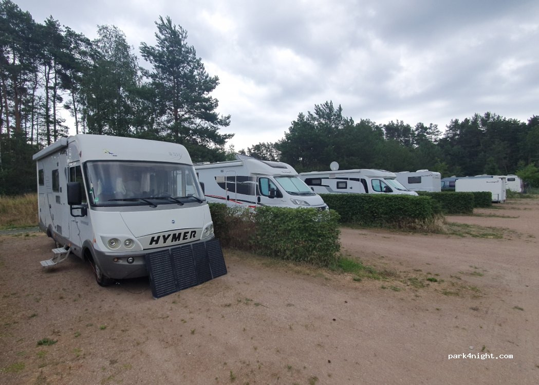 Wohnmobilstellplatz am Sportplatz — foto 3