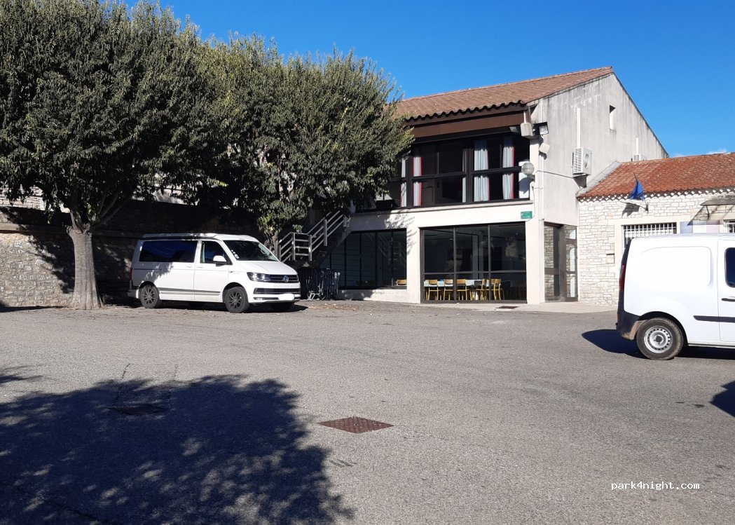 (30760) Le Garn - 1 Place de l'Église — foto
