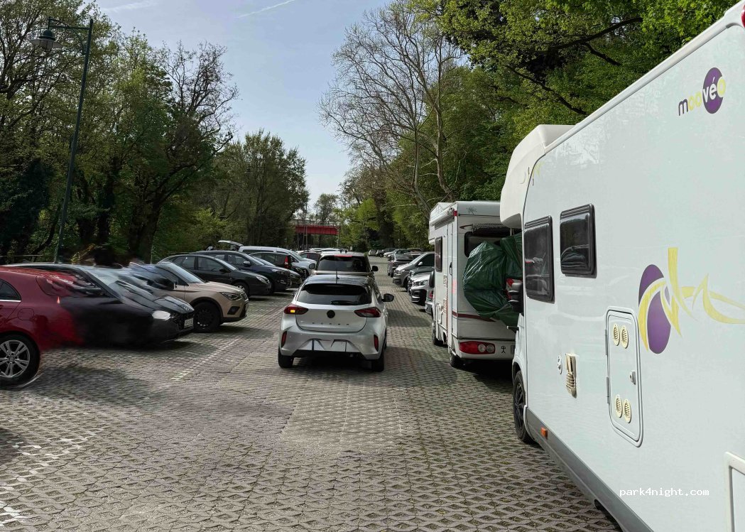 (831 01) Nové Mesto - Červený most P+R — foto 2