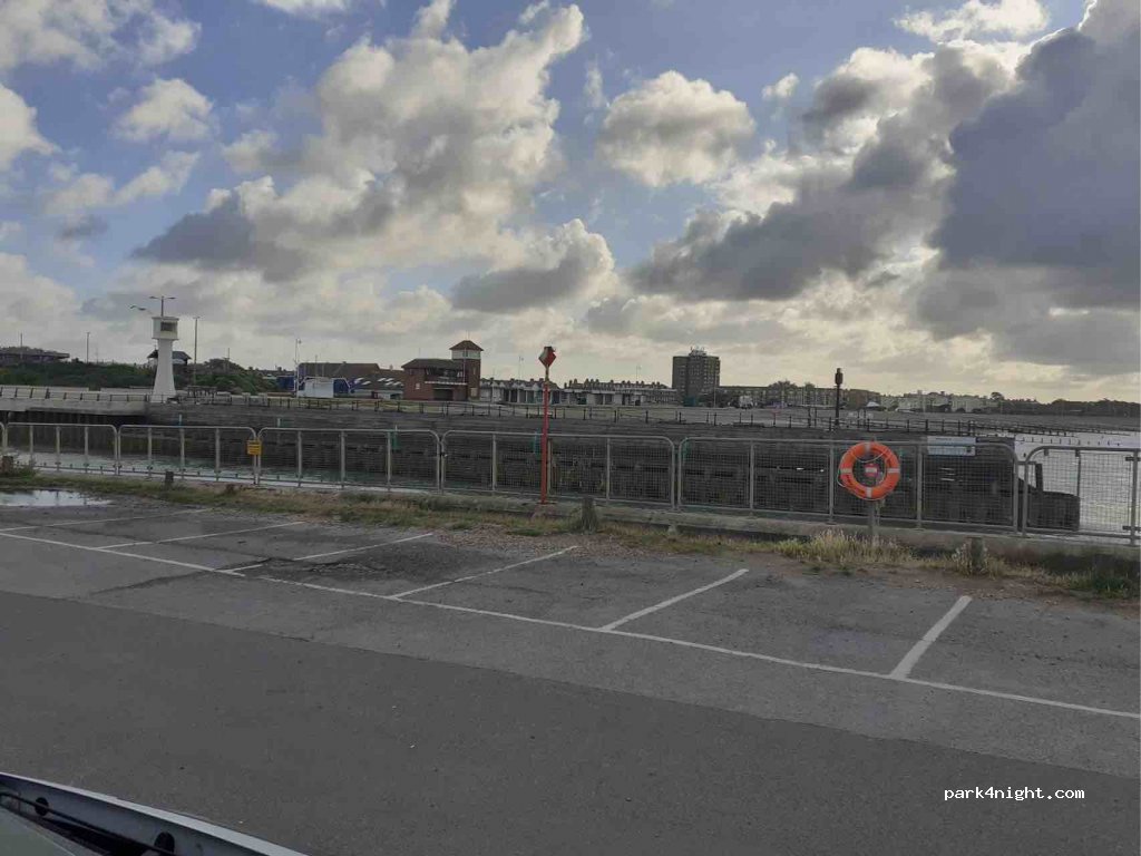 (BN17) Littlehampton - Arun Parade — foto 2