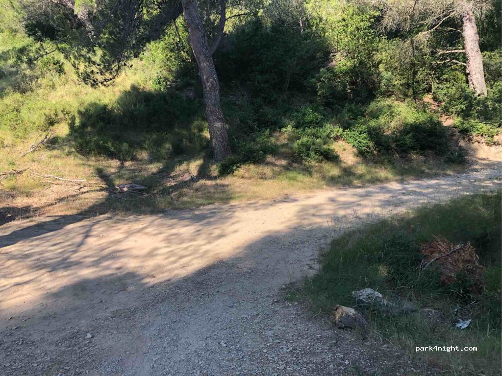 (13890) Mouriès - D24 — foto