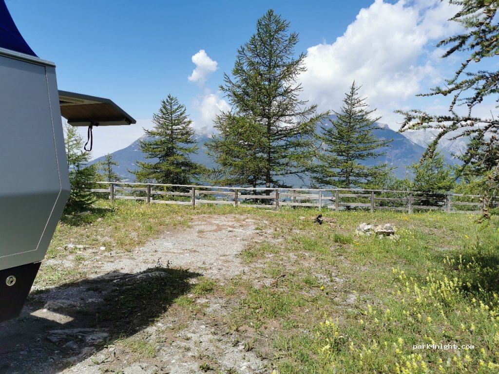 (05200) Saint-André-d'Embrun - Unnamed Road — foto